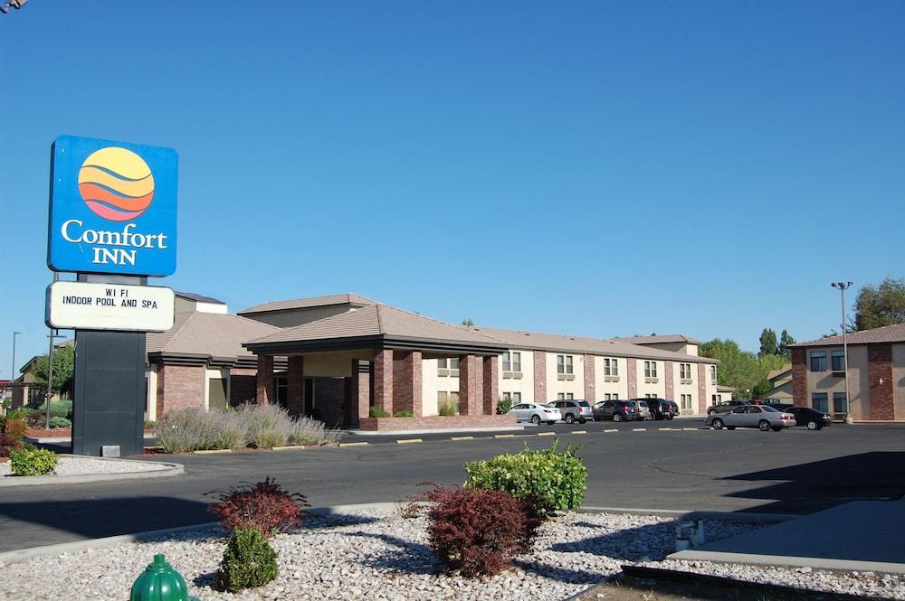 Comfort Inn & Suites Near Fallon Naval Air Station Exterior photo