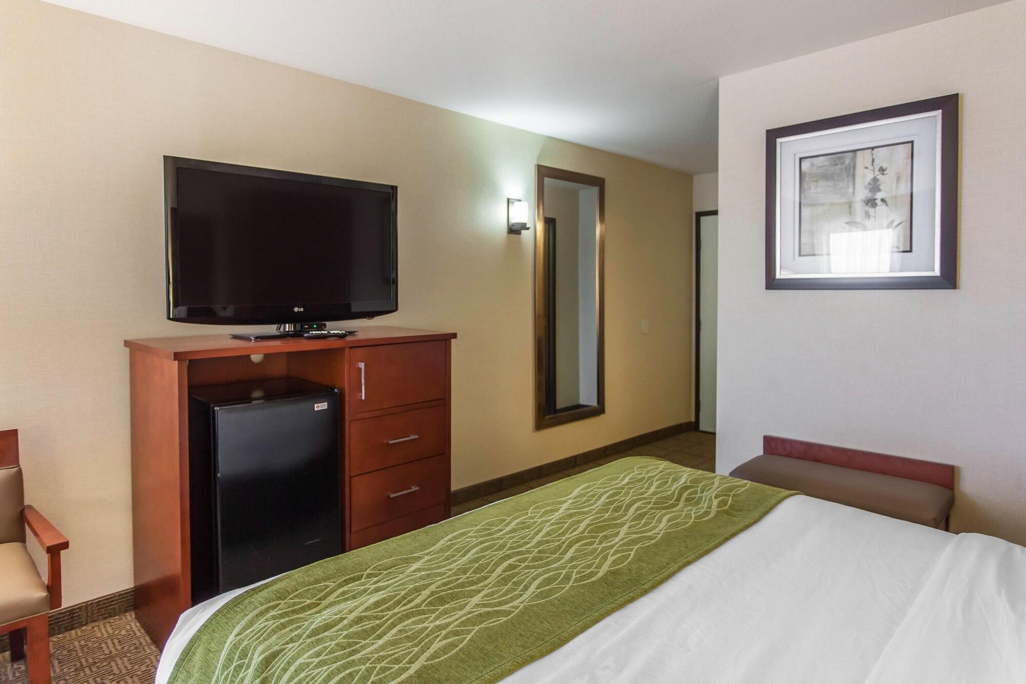 Comfort Inn & Suites Near Fallon Naval Air Station Exterior photo
