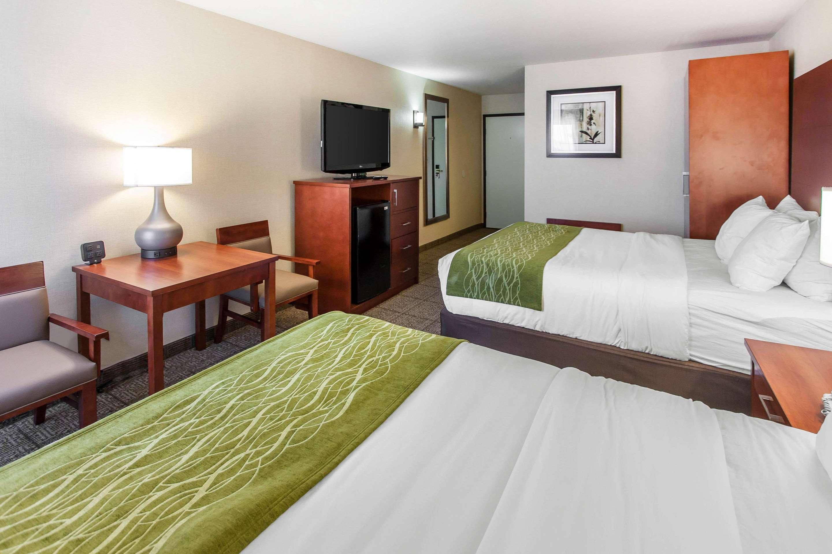 Comfort Inn & Suites Near Fallon Naval Air Station Exterior photo