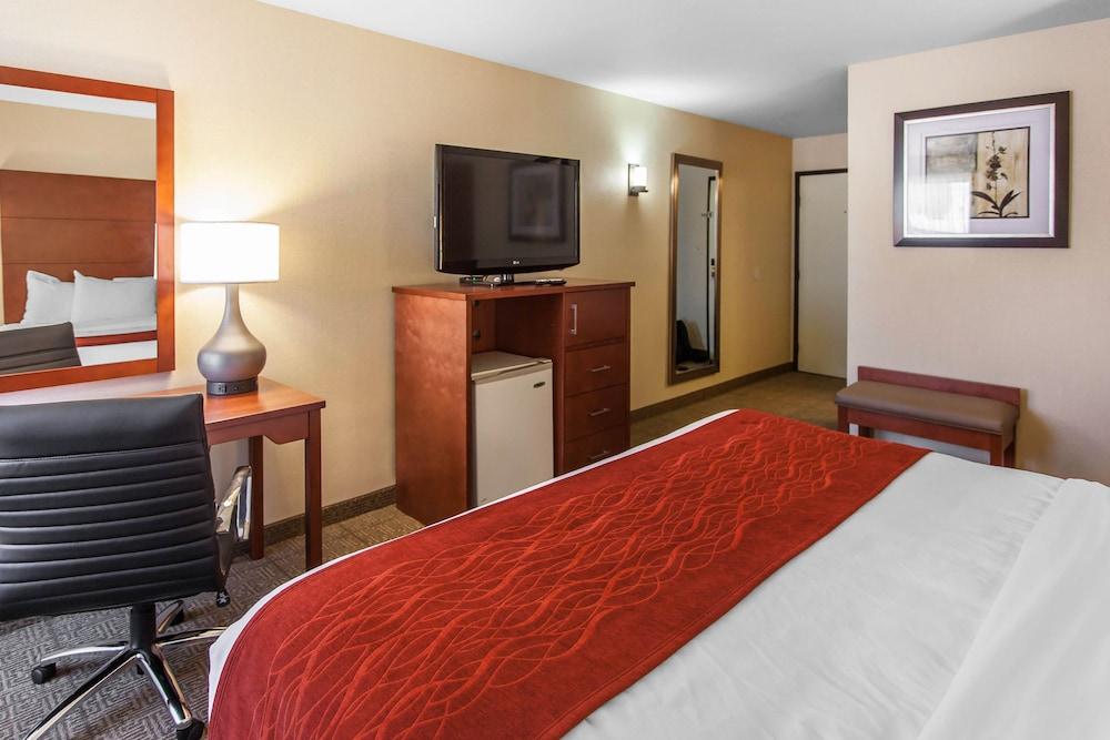 Comfort Inn & Suites Near Fallon Naval Air Station Exterior photo