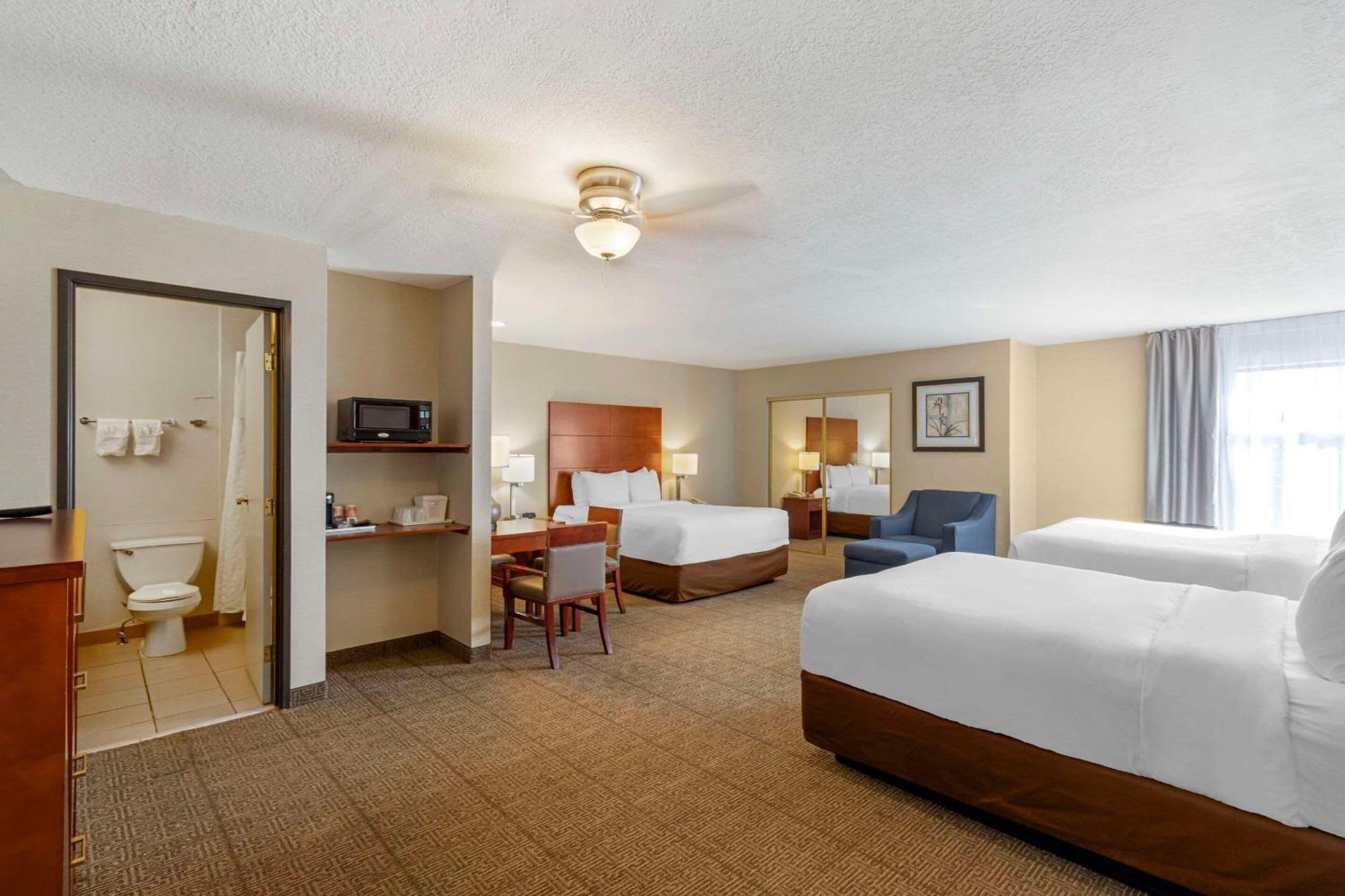 Comfort Inn & Suites Near Fallon Naval Air Station Exterior photo