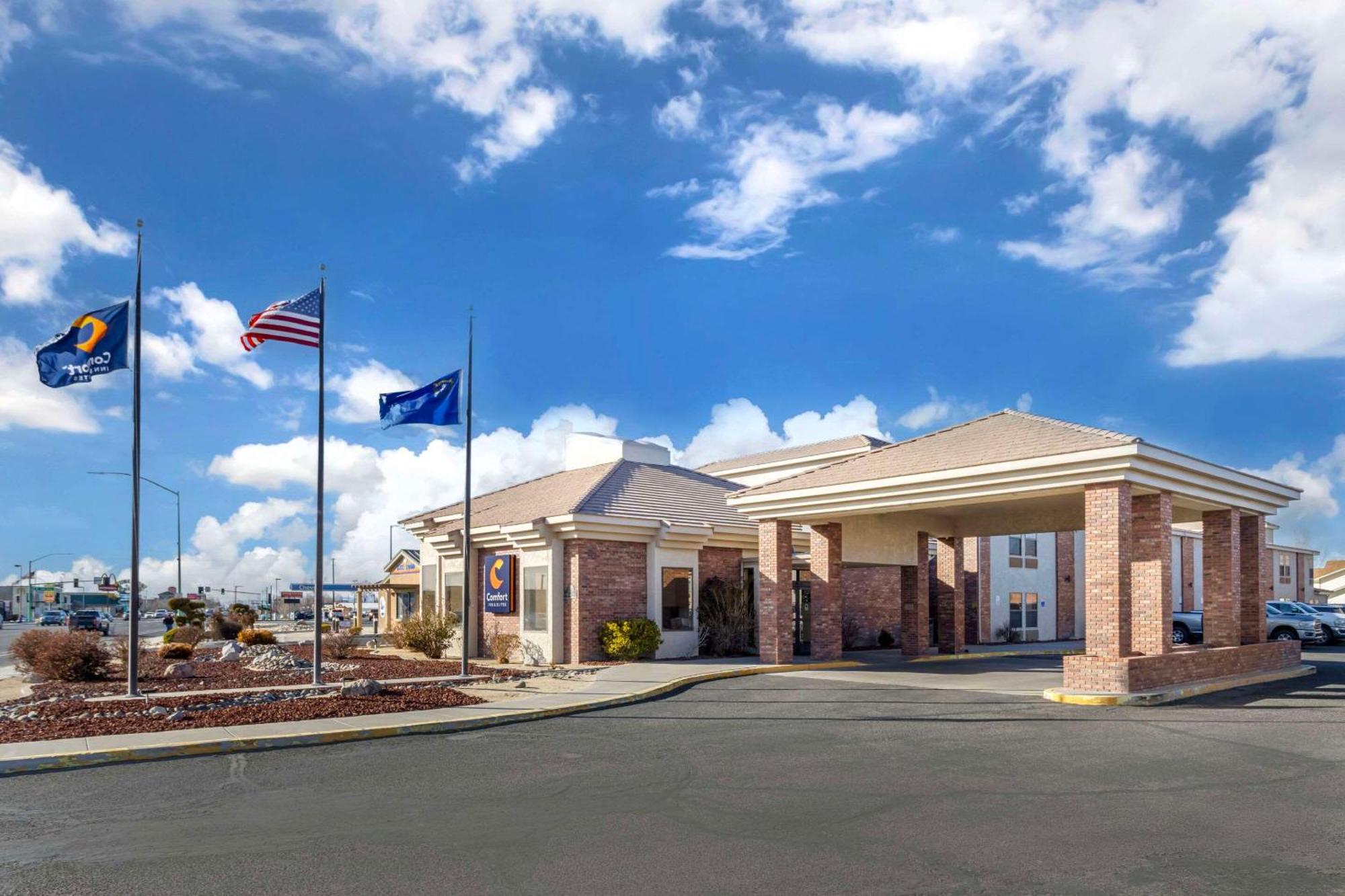 Comfort Inn & Suites Near Fallon Naval Air Station Exterior photo