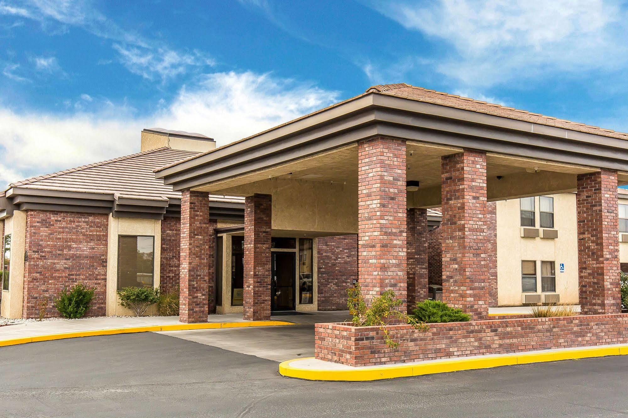 Comfort Inn & Suites Near Fallon Naval Air Station Exterior photo