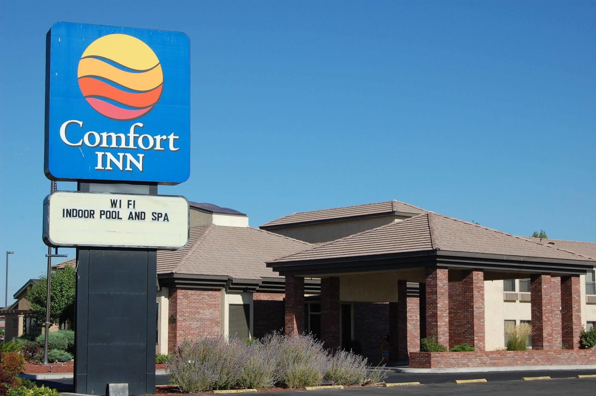 Comfort Inn & Suites Near Fallon Naval Air Station Exterior photo